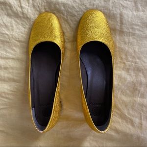 Coclico Elda heels in metallic citrine